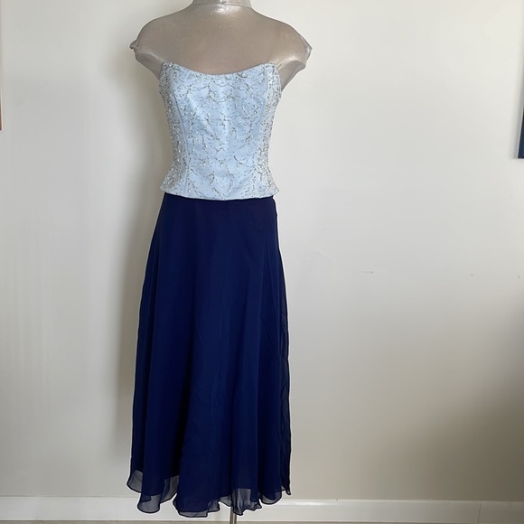 Zola evening bustier baby blue with tone on tone beads and pearls. 6P - Picture 8 of 9